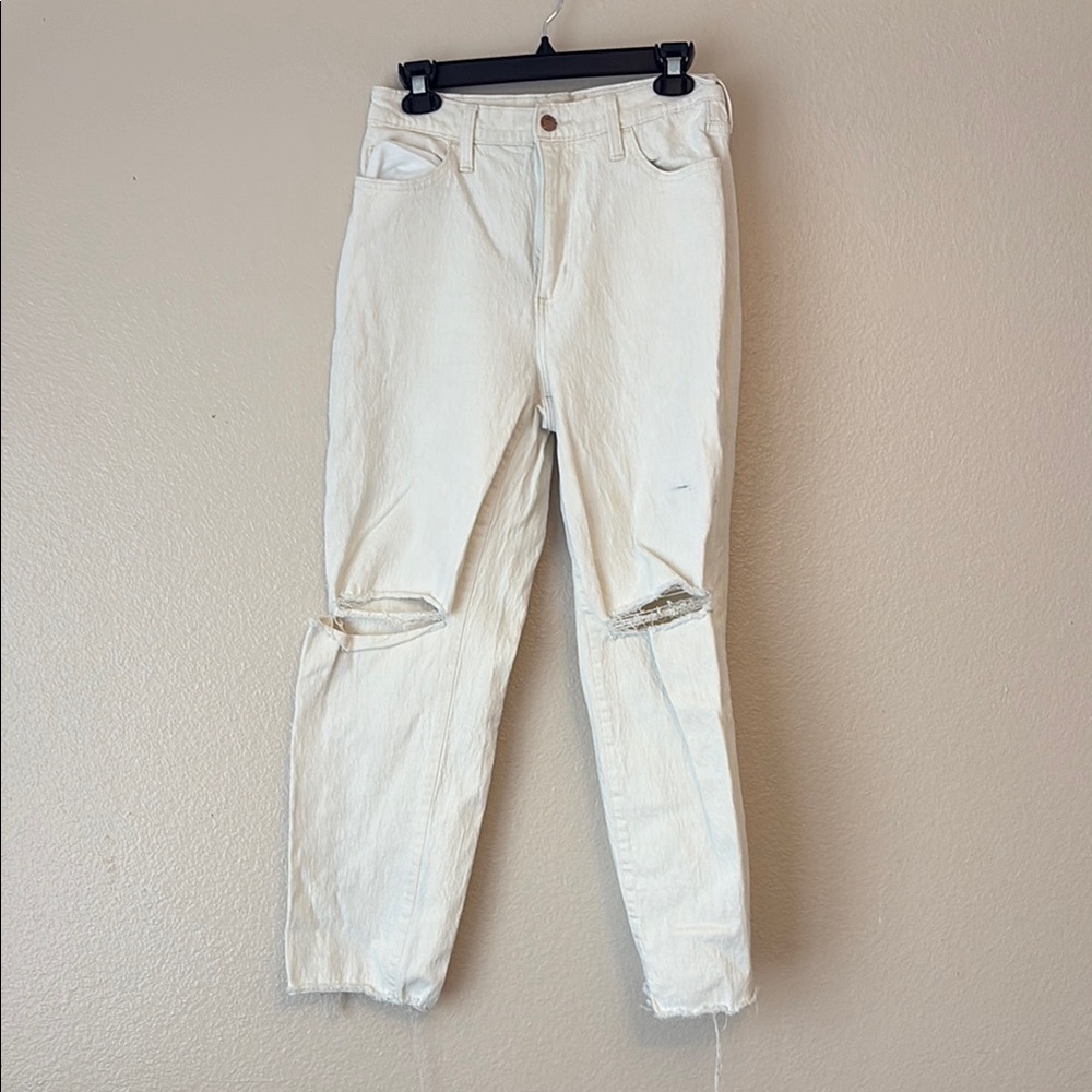 Universal Thread - Size 6/28R “Vintage Straight” Cream Denim Pants